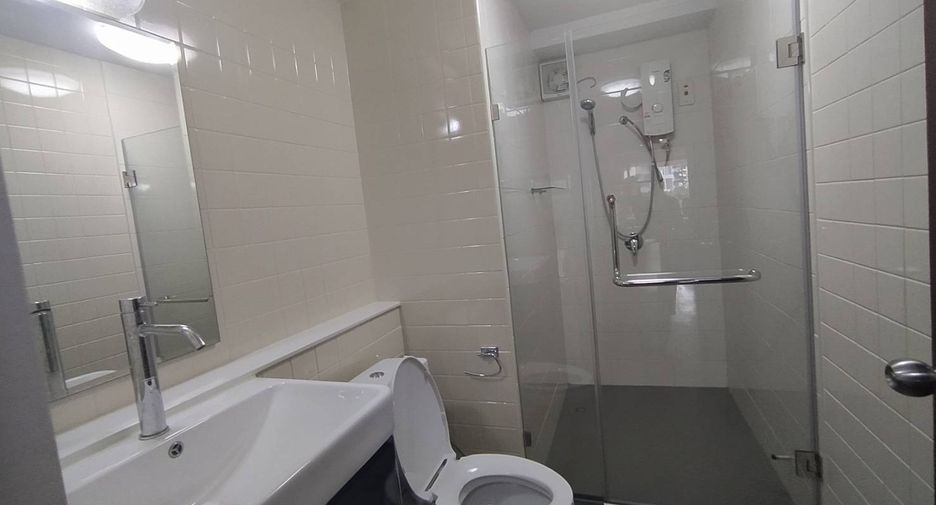 Condo en alquiler de 3 habitaciones en Khlong Toei, Bangkok