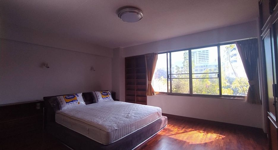 Condo en alquiler de 3 habitaciones en Khlong Toei, Bangkok