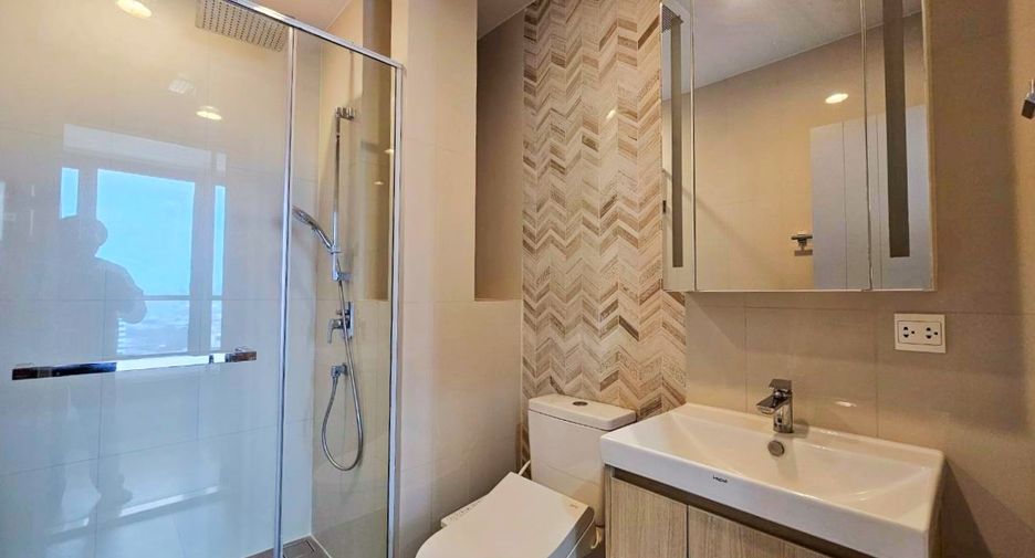 For rent 2 bedrooms condo in Khlong Toei, Bangkok