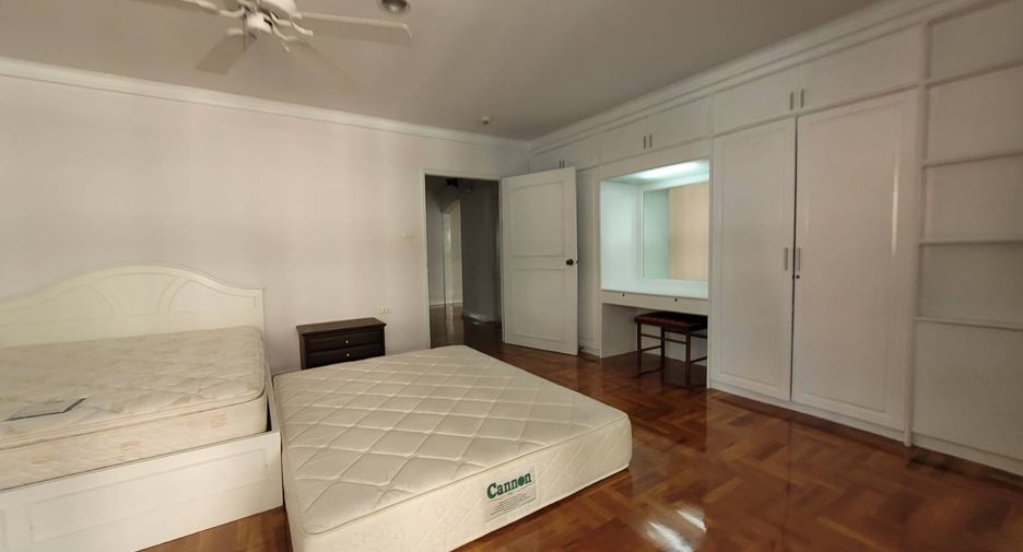 For rent 4 bedrooms condo in Khlong Toei, Bangkok