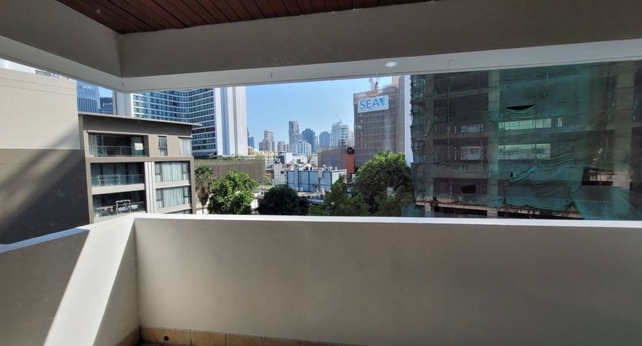 For rent 4 bedrooms condo in Khlong Toei, Bangkok