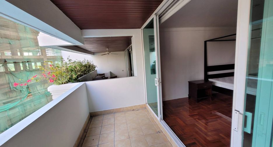 For rent 4 bedrooms condo in Khlong Toei, Bangkok
