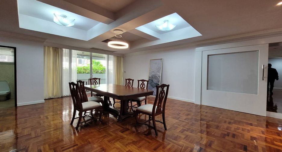For rent 4 bedrooms condo in Khlong Toei, Bangkok