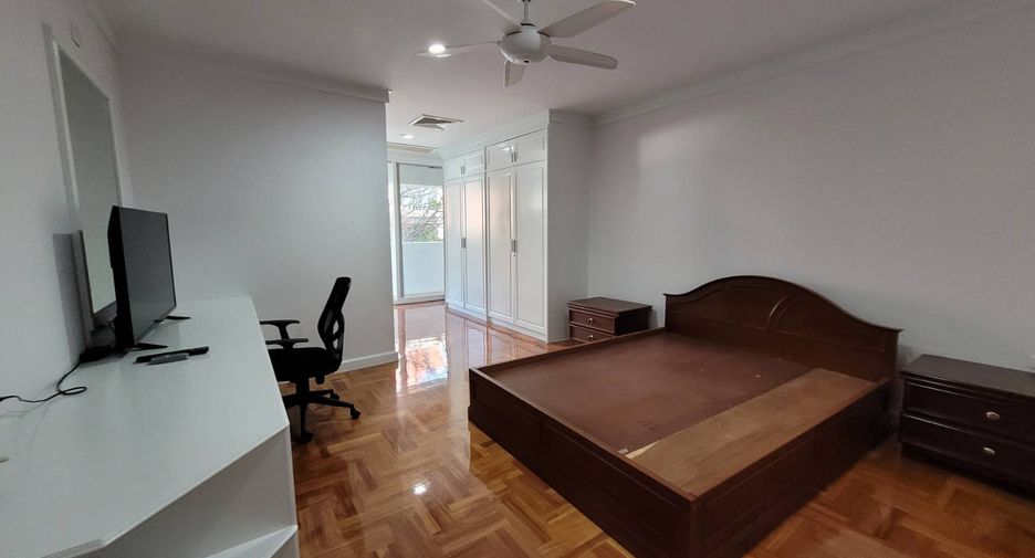 For rent 4 bedrooms condo in Khlong Toei, Bangkok