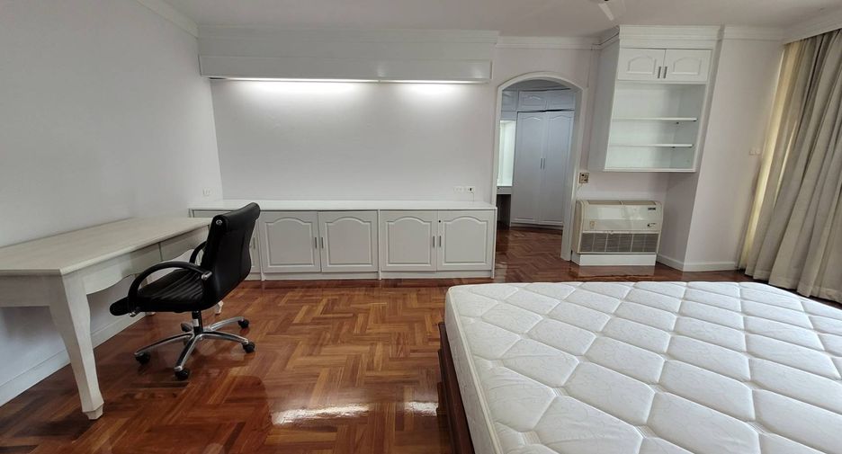 For rent 4 bedrooms condo in Khlong Toei, Bangkok