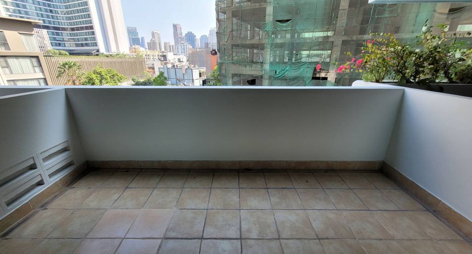 For rent 4 bedrooms condo in Khlong Toei, Bangkok