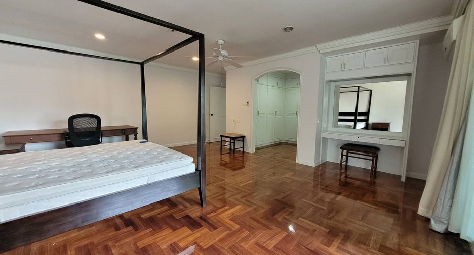For rent 4 bedrooms condo in Khlong Toei, Bangkok