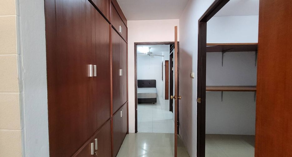 For rent 4 bedrooms condo in Khlong Toei, Bangkok