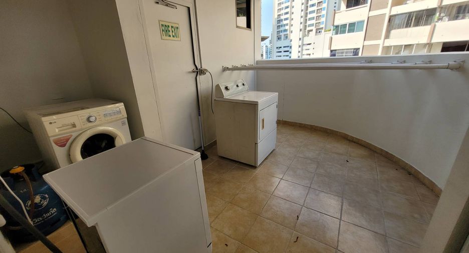 For rent 4 bedrooms condo in Khlong Toei, Bangkok