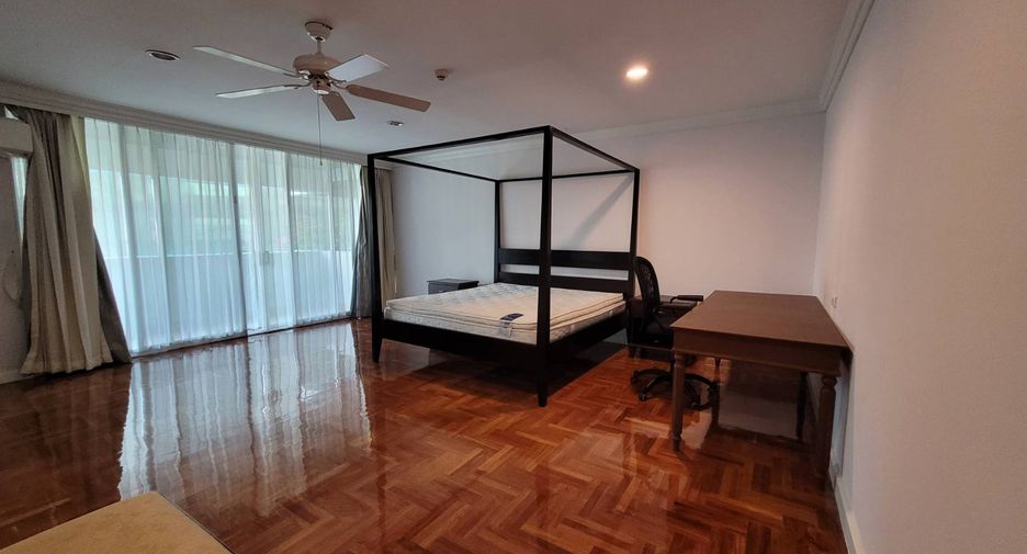 For rent 4 bedrooms condo in Khlong Toei, Bangkok