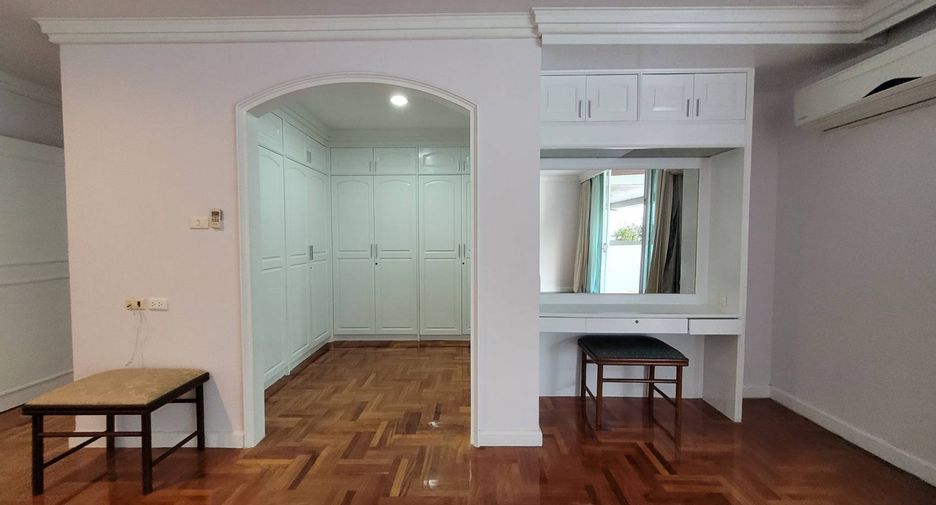 For rent 4 bedrooms condo in Khlong Toei, Bangkok