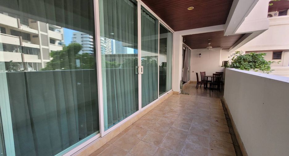 For rent 4 bedrooms condo in Khlong Toei, Bangkok