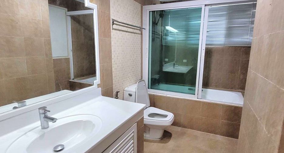 Wohnung zur Miete mit 4 Zimmer in Khlong Toei, Bangkok