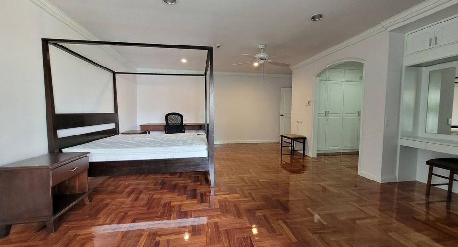 For rent 4 bedrooms condo in Khlong Toei, Bangkok