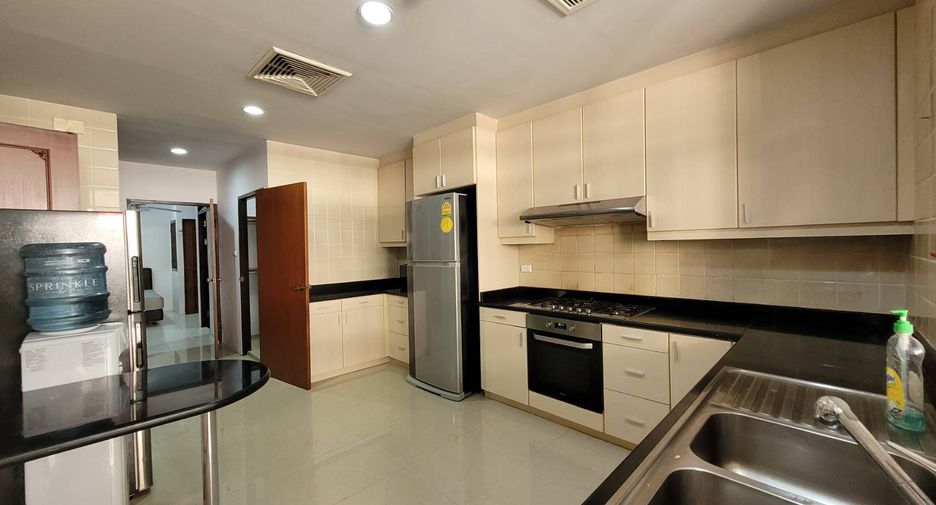 For rent 4 bedrooms condo in Khlong Toei, Bangkok