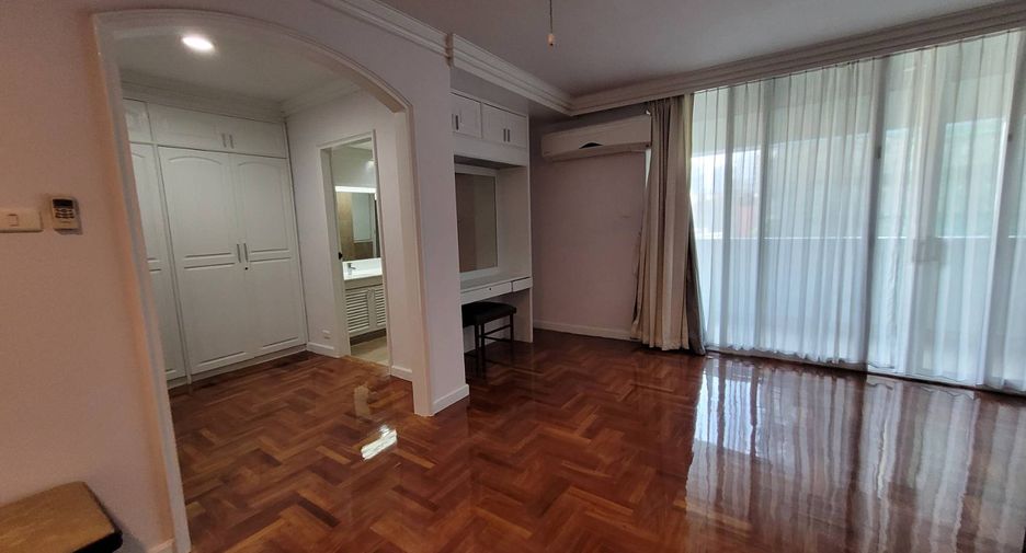 For rent 4 bedrooms condo in Khlong Toei, Bangkok