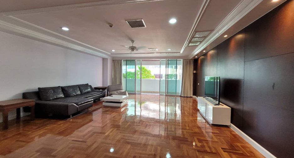For rent 4 bedrooms condo in Khlong Toei, Bangkok
