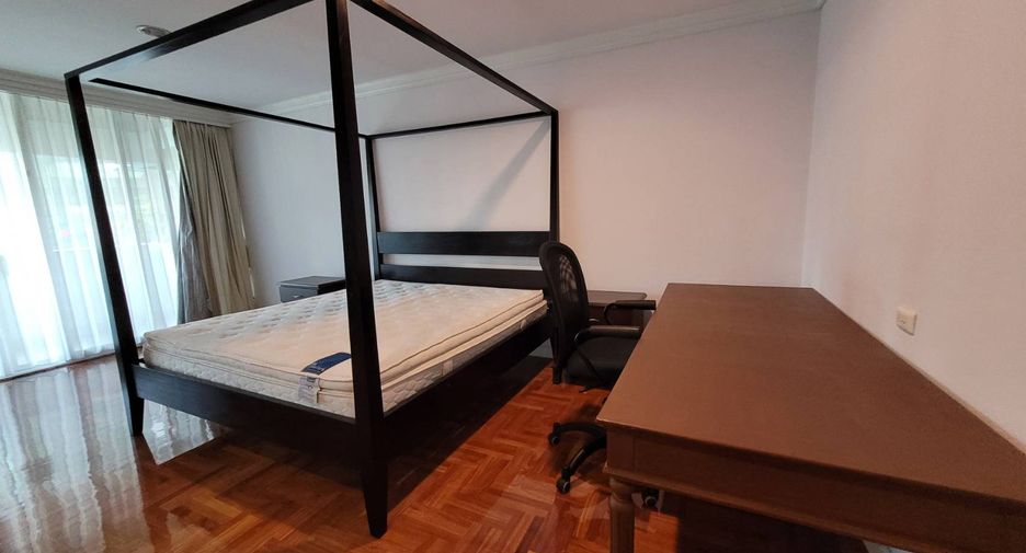 For rent 4 bedrooms condo in Khlong Toei, Bangkok