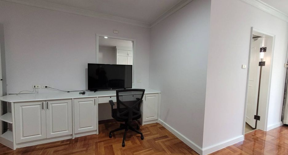For rent 4 bedrooms condo in Khlong Toei, Bangkok