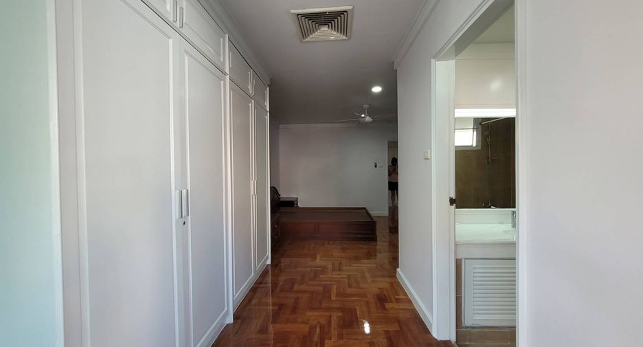 For rent 4 bedrooms condo in Khlong Toei, Bangkok
