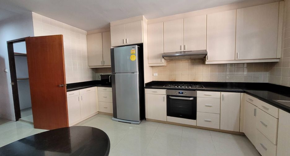 For rent 4 bedrooms condo in Khlong Toei, Bangkok