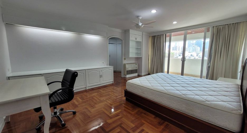 For rent 4 bedrooms condo in Khlong Toei, Bangkok