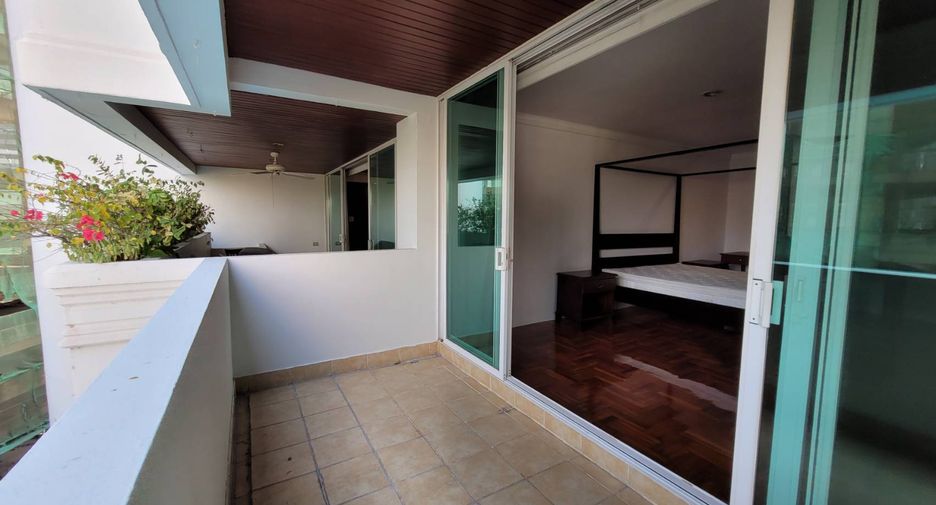 For rent 4 bedrooms condo in Khlong Toei, Bangkok