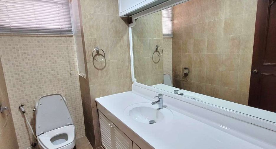Wohnung zur Miete mit 4 Zimmer in Khlong Toei, Bangkok