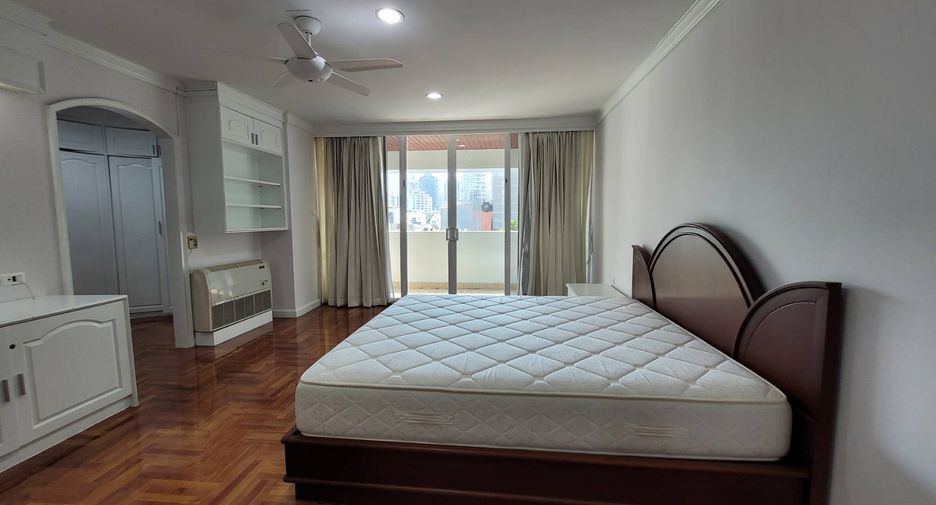 For rent 4 bedrooms condo in Khlong Toei, Bangkok