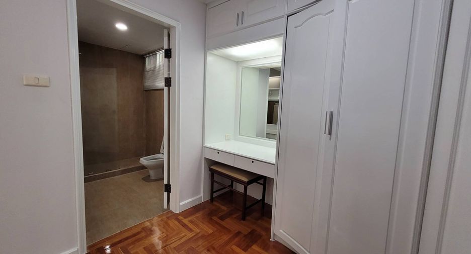 For rent 4 bedrooms condo in Khlong Toei, Bangkok