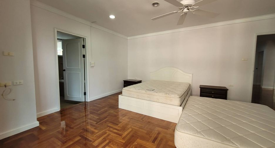 For rent 4 bedrooms condo in Khlong Toei, Bangkok