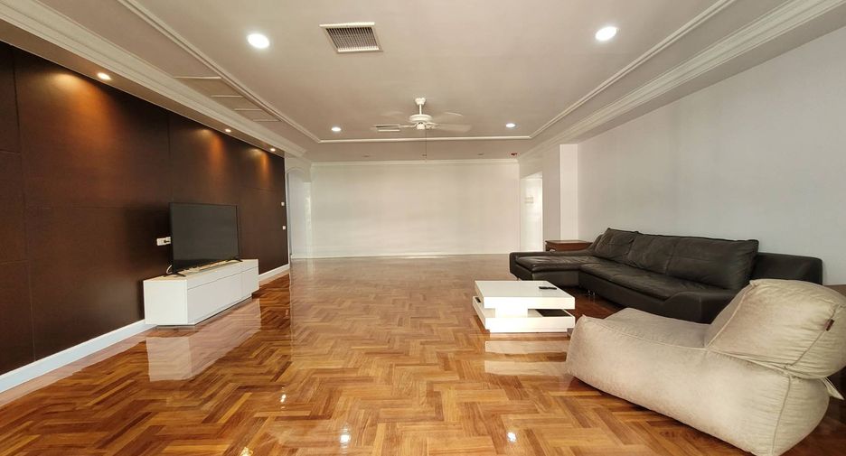 For rent 4 bedrooms condo in Khlong Toei, Bangkok