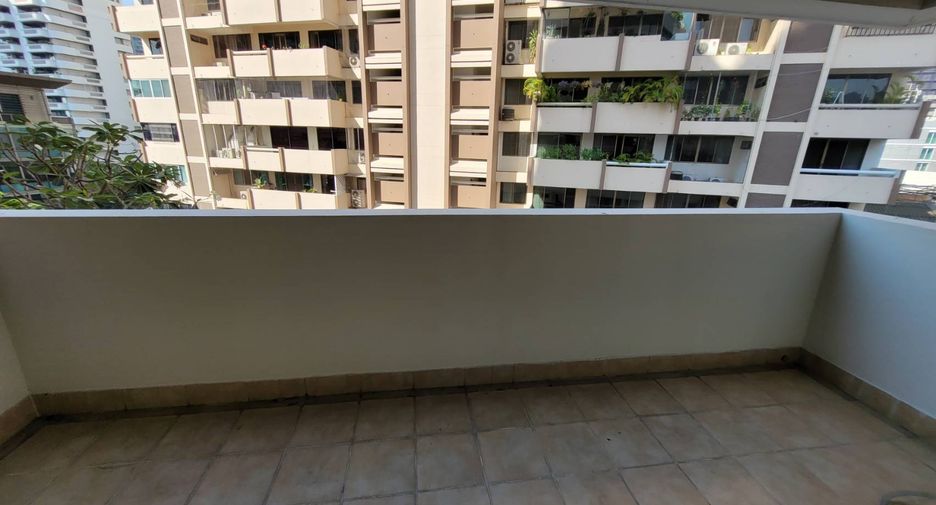 For rent 4 bedrooms condo in Khlong Toei, Bangkok