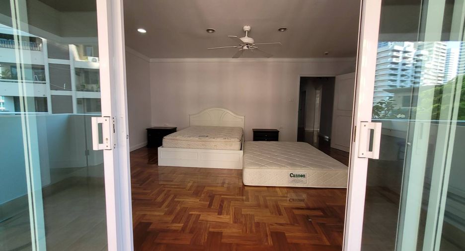 For rent 4 bedrooms condo in Khlong Toei, Bangkok