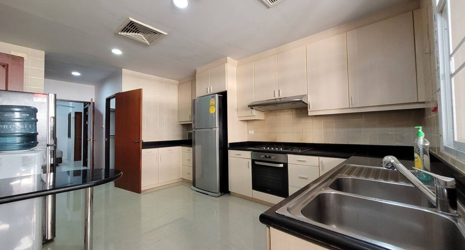 For rent 4 bedrooms condo in Khlong Toei, Bangkok