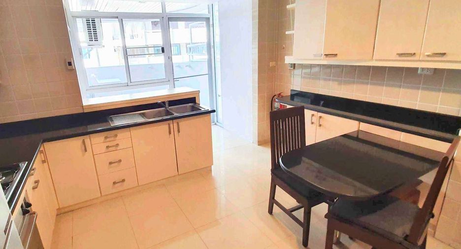 For rent 4 bedrooms condo in Khlong Toei, Bangkok