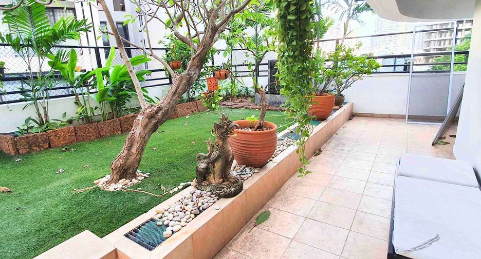 For rent 4 bedrooms condo in Khlong Toei, Bangkok