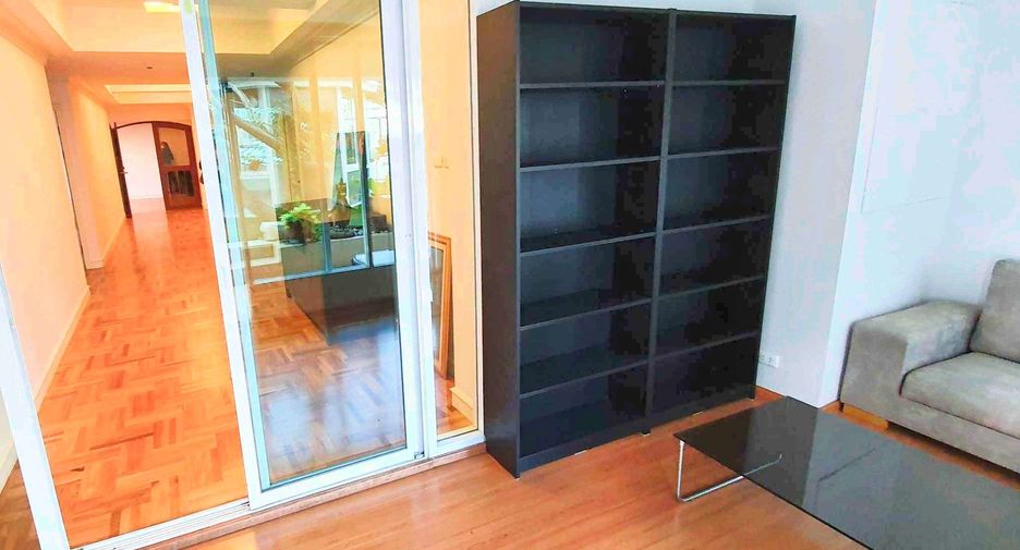 For rent 4 bedrooms condo in Khlong Toei, Bangkok