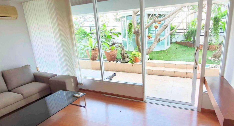 For rent 4 bedrooms condo in Khlong Toei, Bangkok