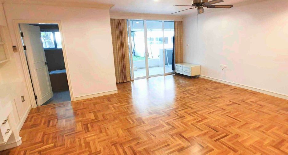 For rent 4 bedrooms condo in Khlong Toei, Bangkok