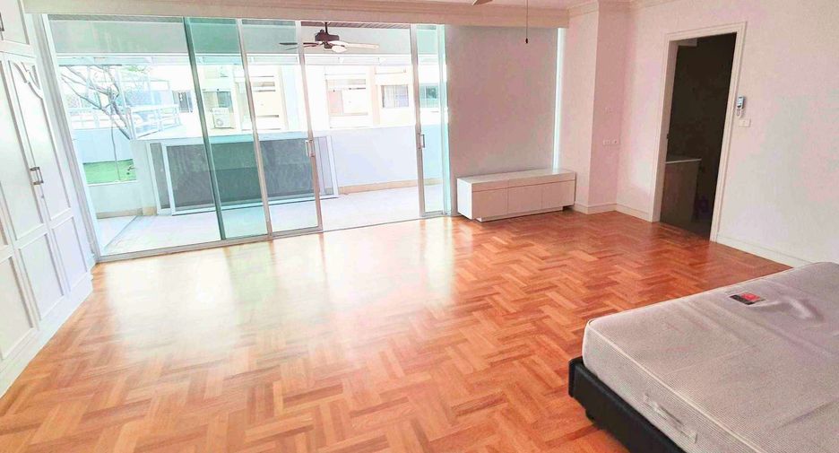 For rent 4 bedrooms condo in Khlong Toei, Bangkok