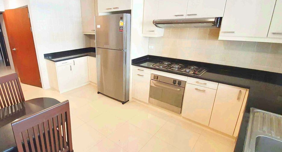 For rent 4 bedrooms condo in Khlong Toei, Bangkok
