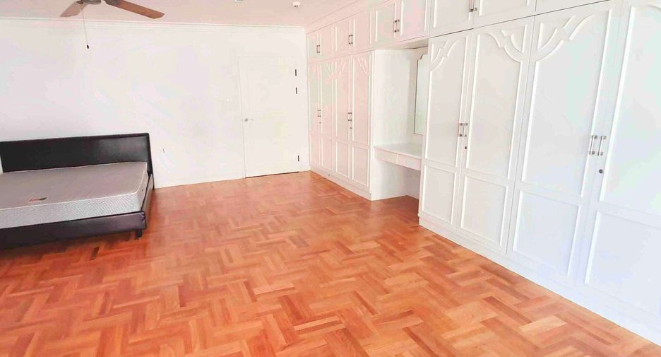For rent 4 bedrooms condo in Khlong Toei, Bangkok