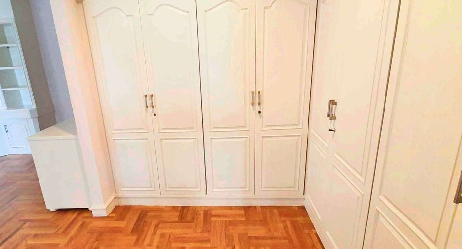 For rent 4 bedrooms condo in Khlong Toei, Bangkok