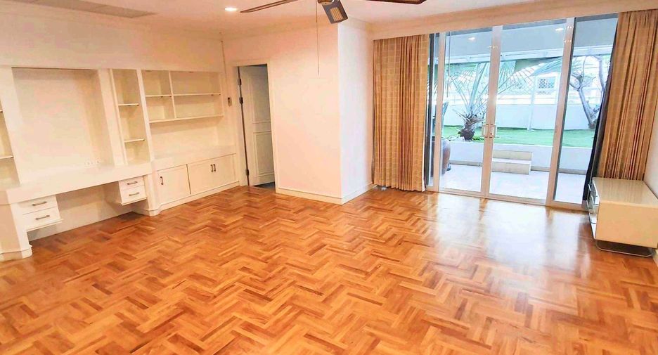 For rent 4 bedrooms condo in Khlong Toei, Bangkok
