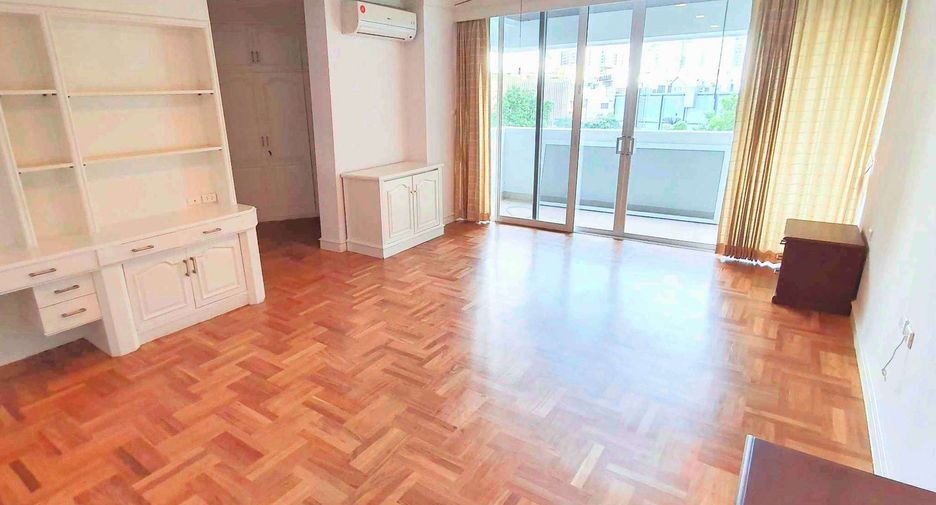 For rent 4 bedrooms condo in Khlong Toei, Bangkok