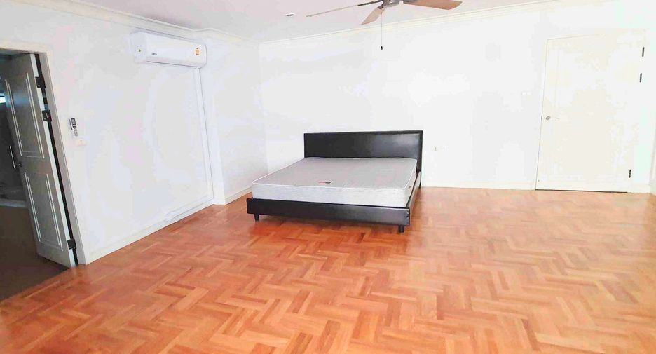 For rent 4 bedrooms condo in Khlong Toei, Bangkok