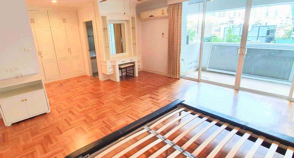 For rent 4 bedrooms condo in Khlong Toei, Bangkok