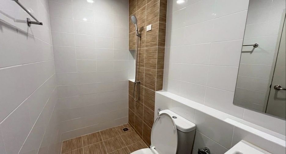 For rent 3 bedrooms townhouse in Bang Phli, Samut Prakan