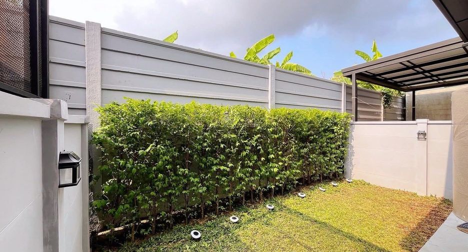 For rent 3 bedrooms townhouse in Bang Phli, Samut Prakan